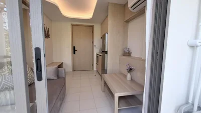 Tweepersoonskamer met balkon — Kamala Beach Area 1BR Rooftop Pool & Gym, Shuttle